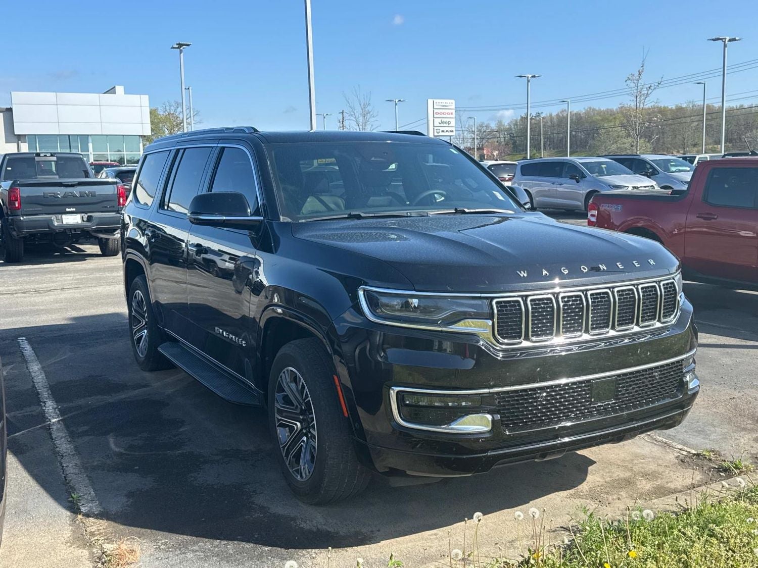 2023 Jeep Wagoneer Base