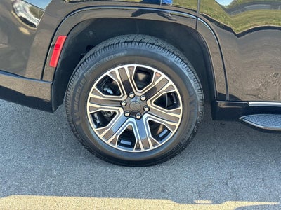 2023 Jeep Wagoneer Base