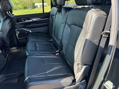 2023 Jeep Wagoneer Base