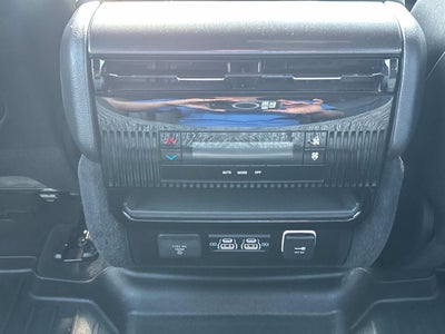 2023 Jeep Wagoneer Base