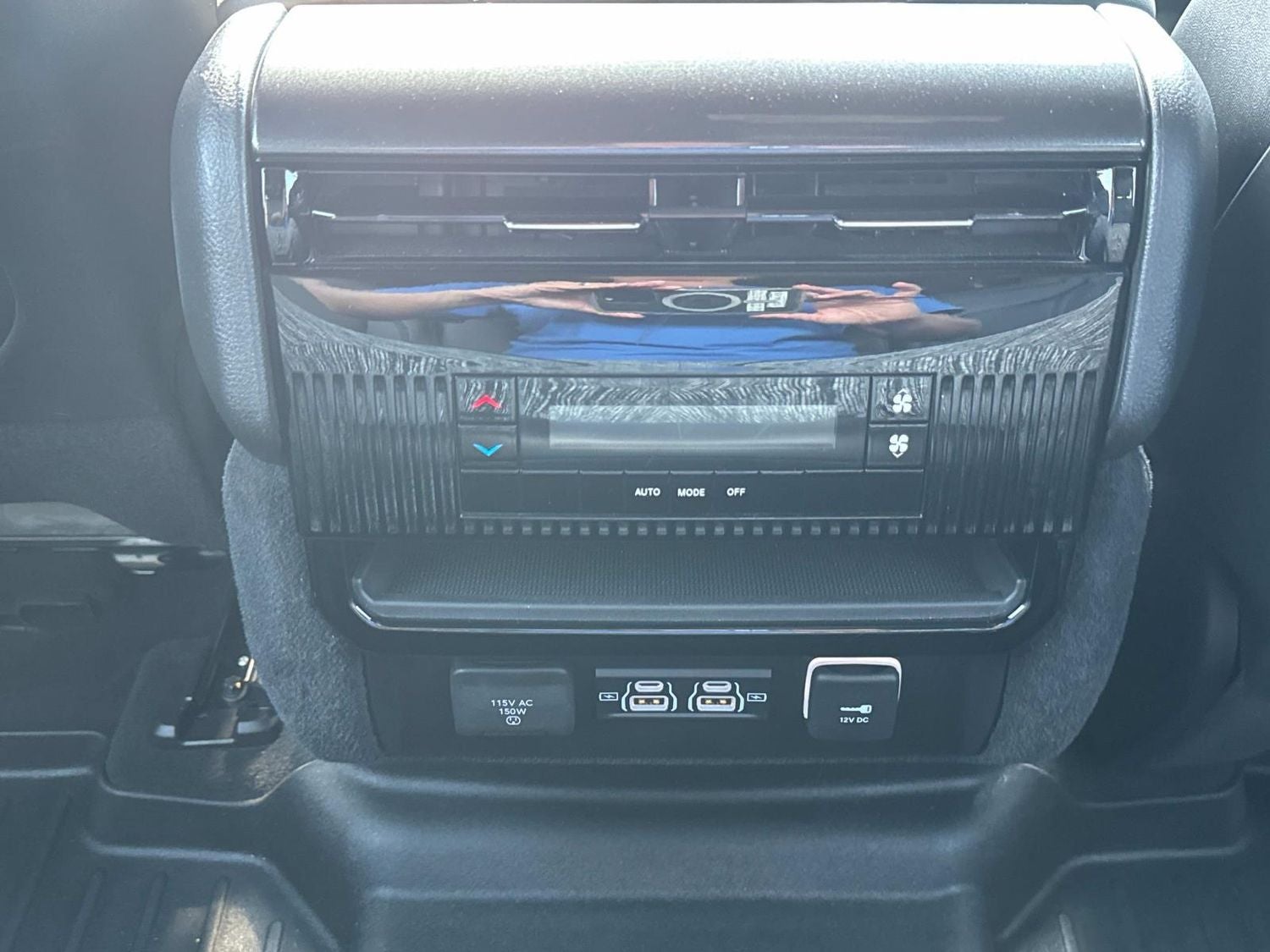 2023 Jeep Wagoneer Base