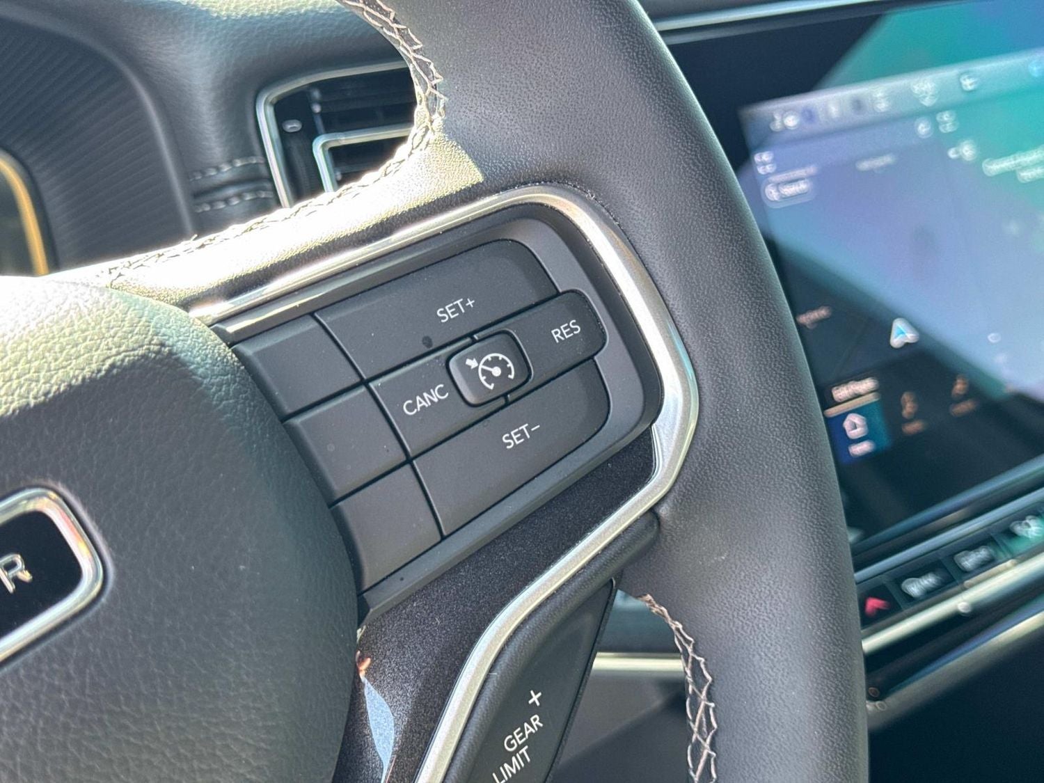 2023 Jeep Wagoneer Base