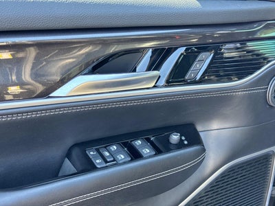 2023 Jeep Wagoneer Base