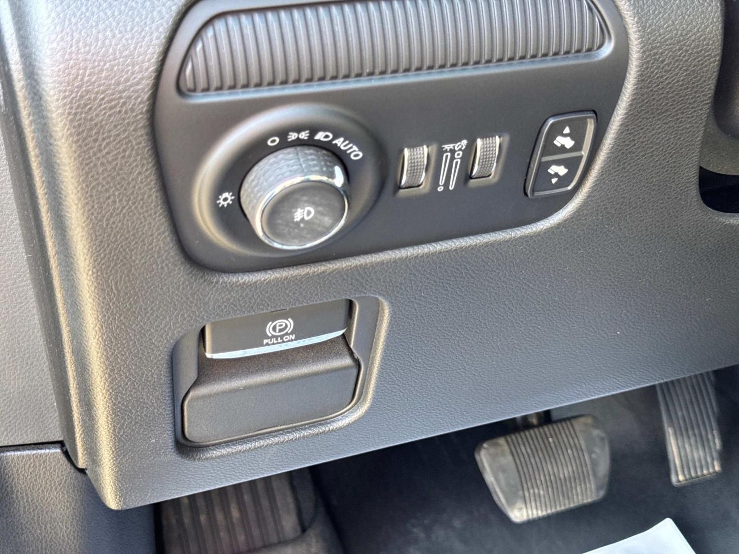 2023 Jeep Wagoneer Base