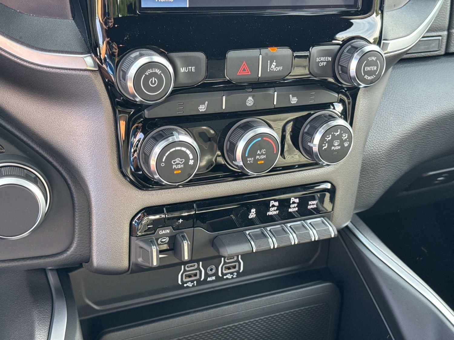2027 RAM 1500 Big Horn/Lone Star