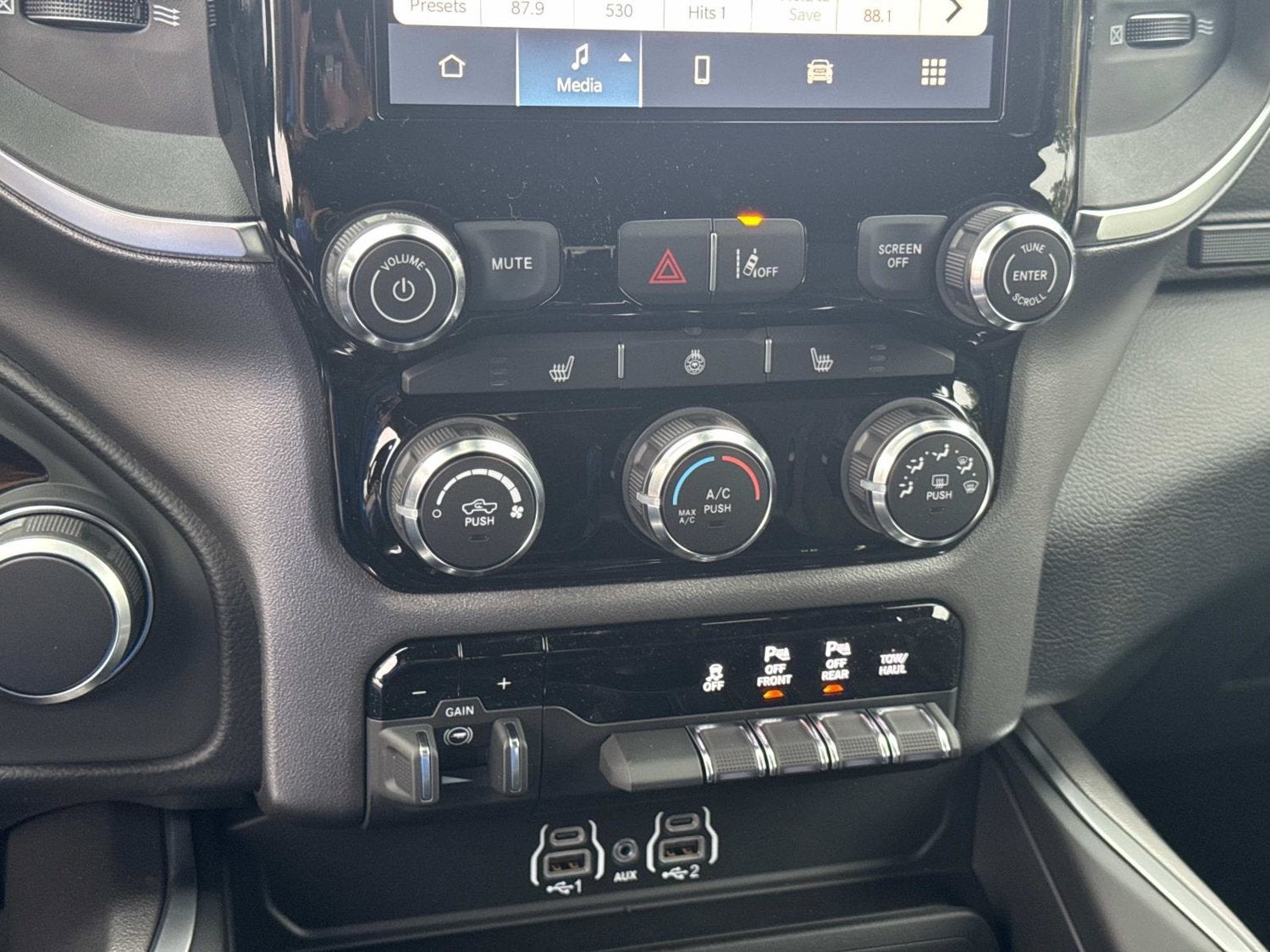 2027 RAM 1500 Big Horn/Lone Star