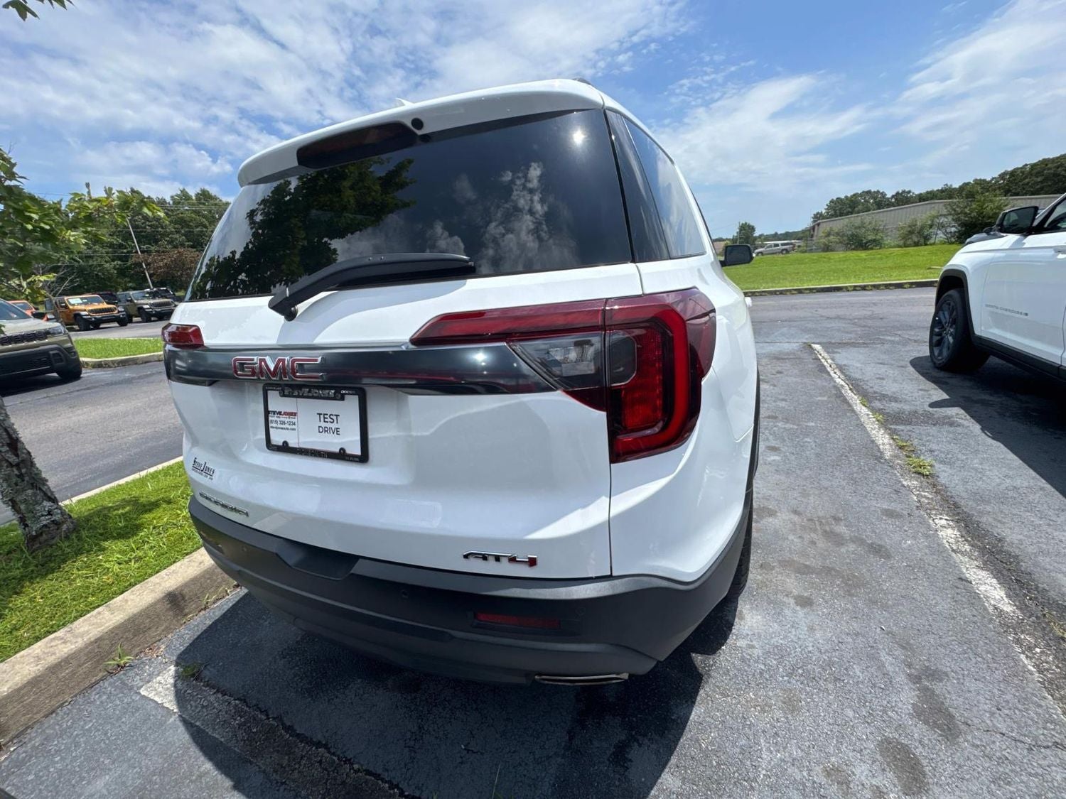 2023 GMC Acadia AT4