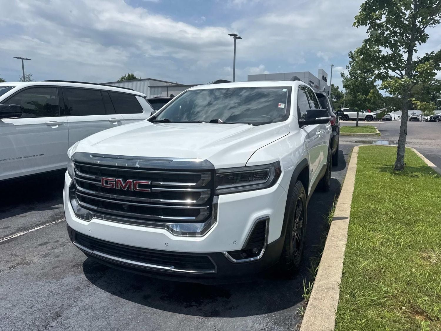 2023 GMC Acadia AT4