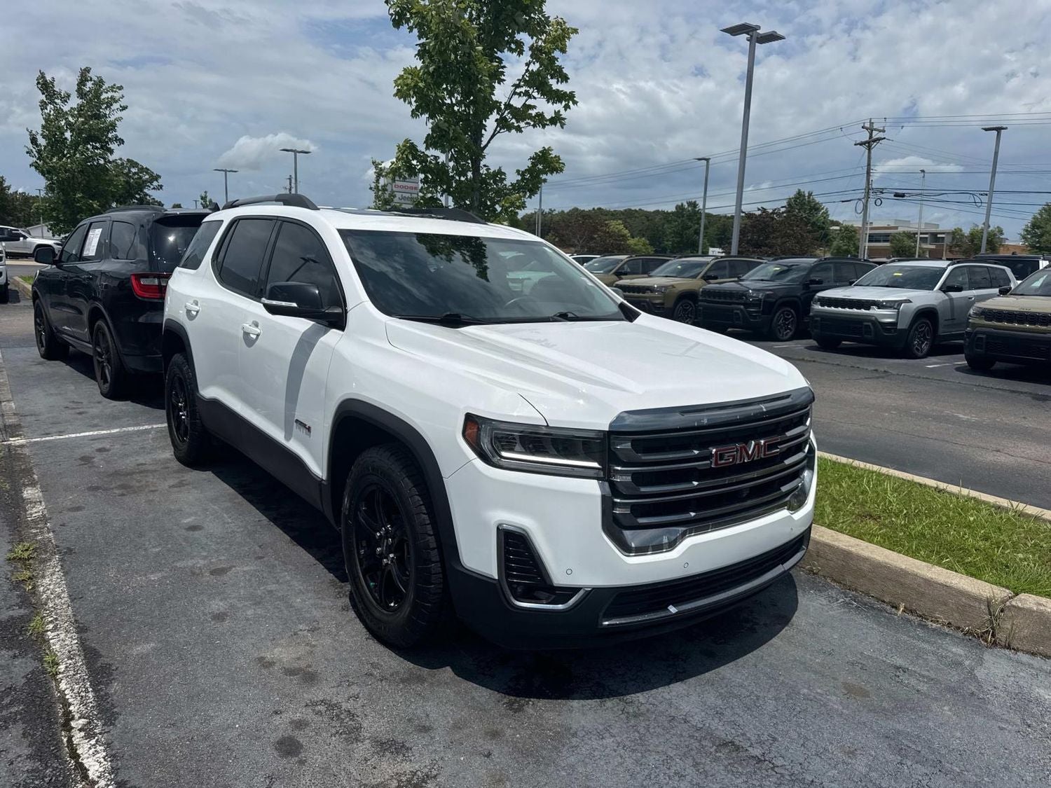2023 GMC Acadia AT4