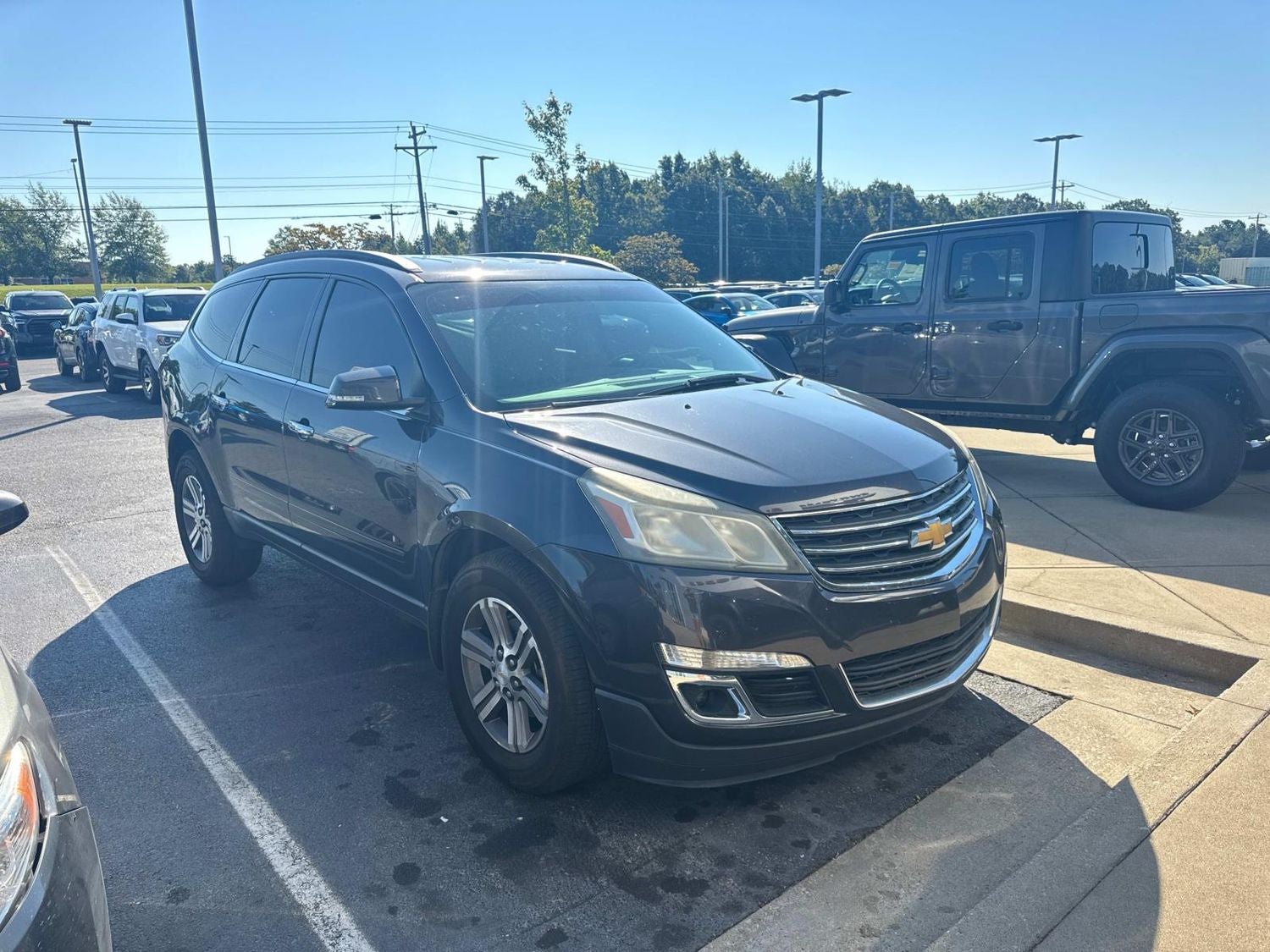 Used 2016 Chevrolet Traverse 2LT with VIN 1GNKRHKD6GJ126081 for sale in Dickson, TN