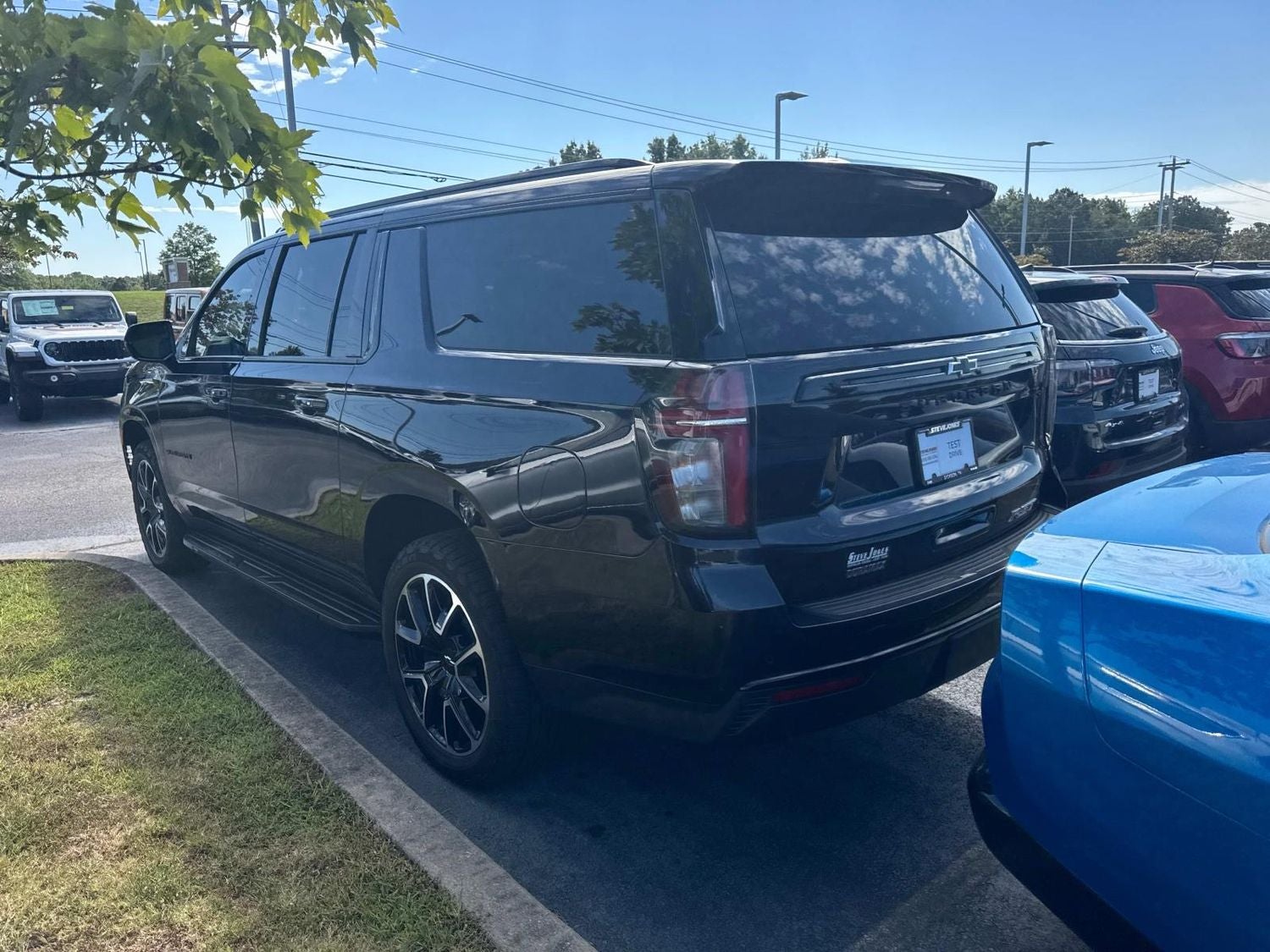 2023 Chevrolet Suburban RST