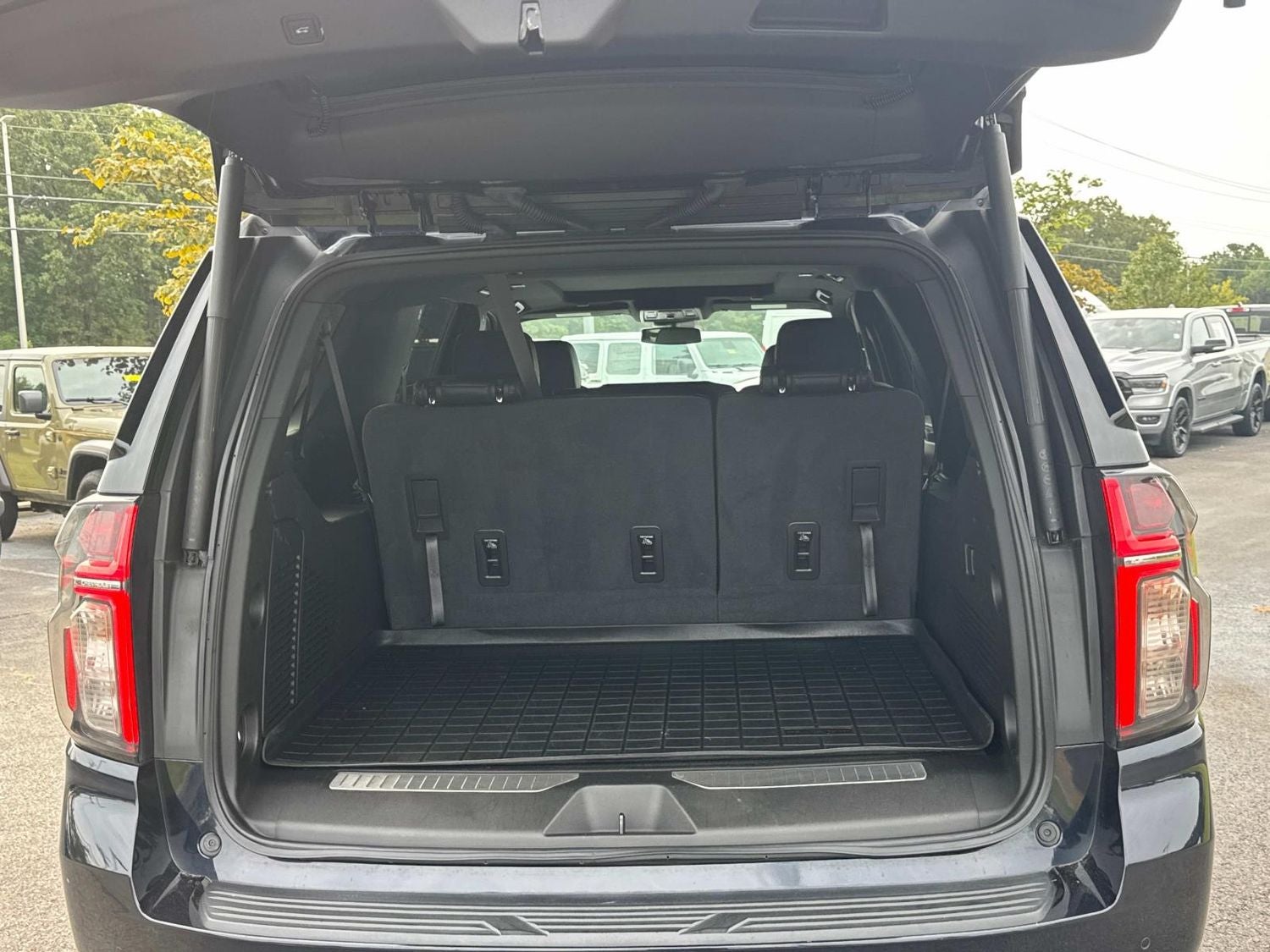 2023 Chevrolet Suburban RST