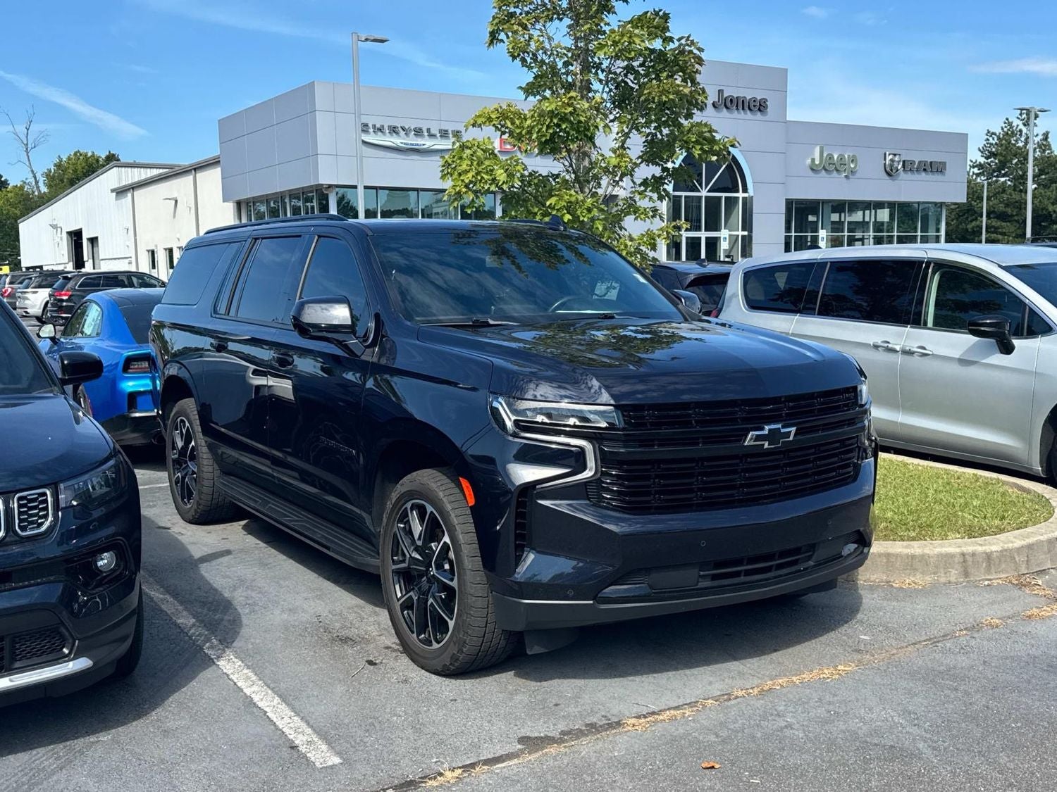 2023 Chevrolet Suburban RST