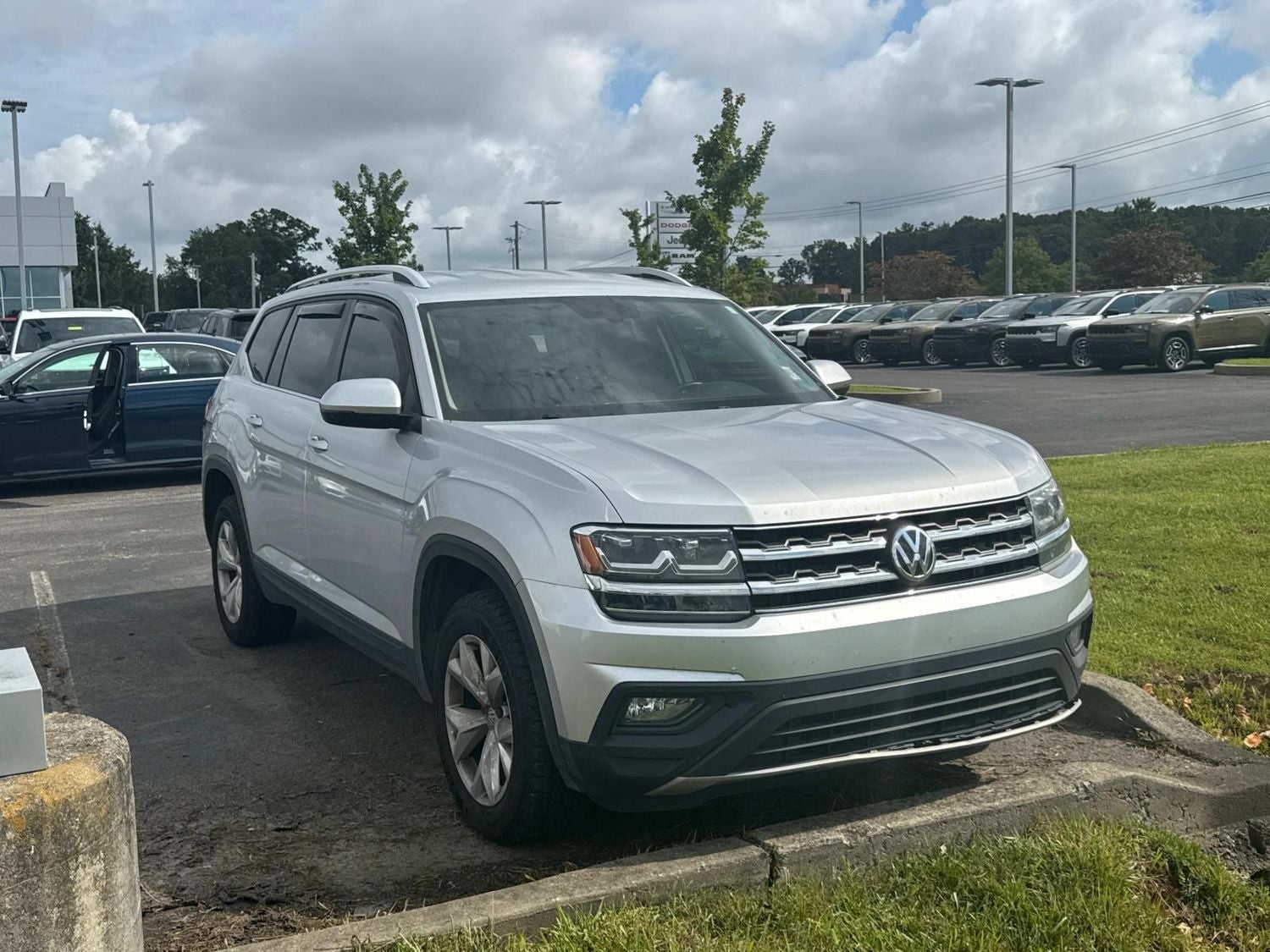 Used 2019 Volkswagen Atlas SE with VIN 1V2DR2CA1KC505746 for sale in Dickson, TN