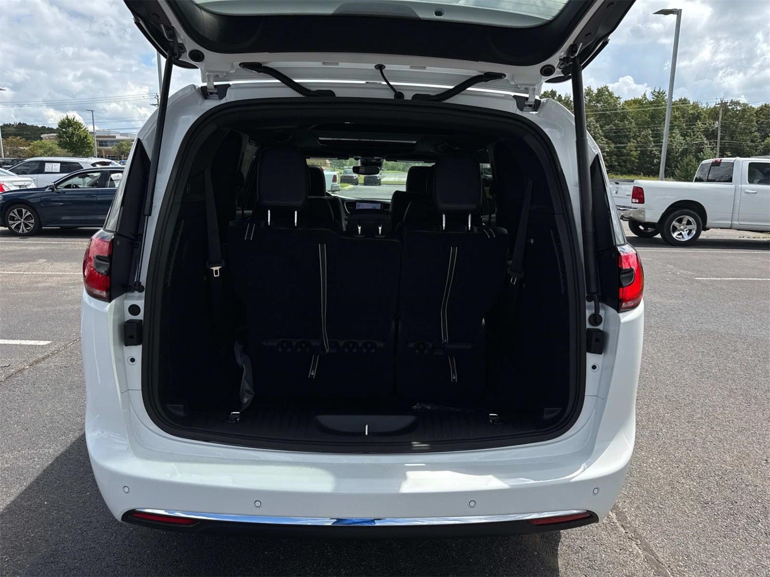 2026 Chrysler Pacifica Select