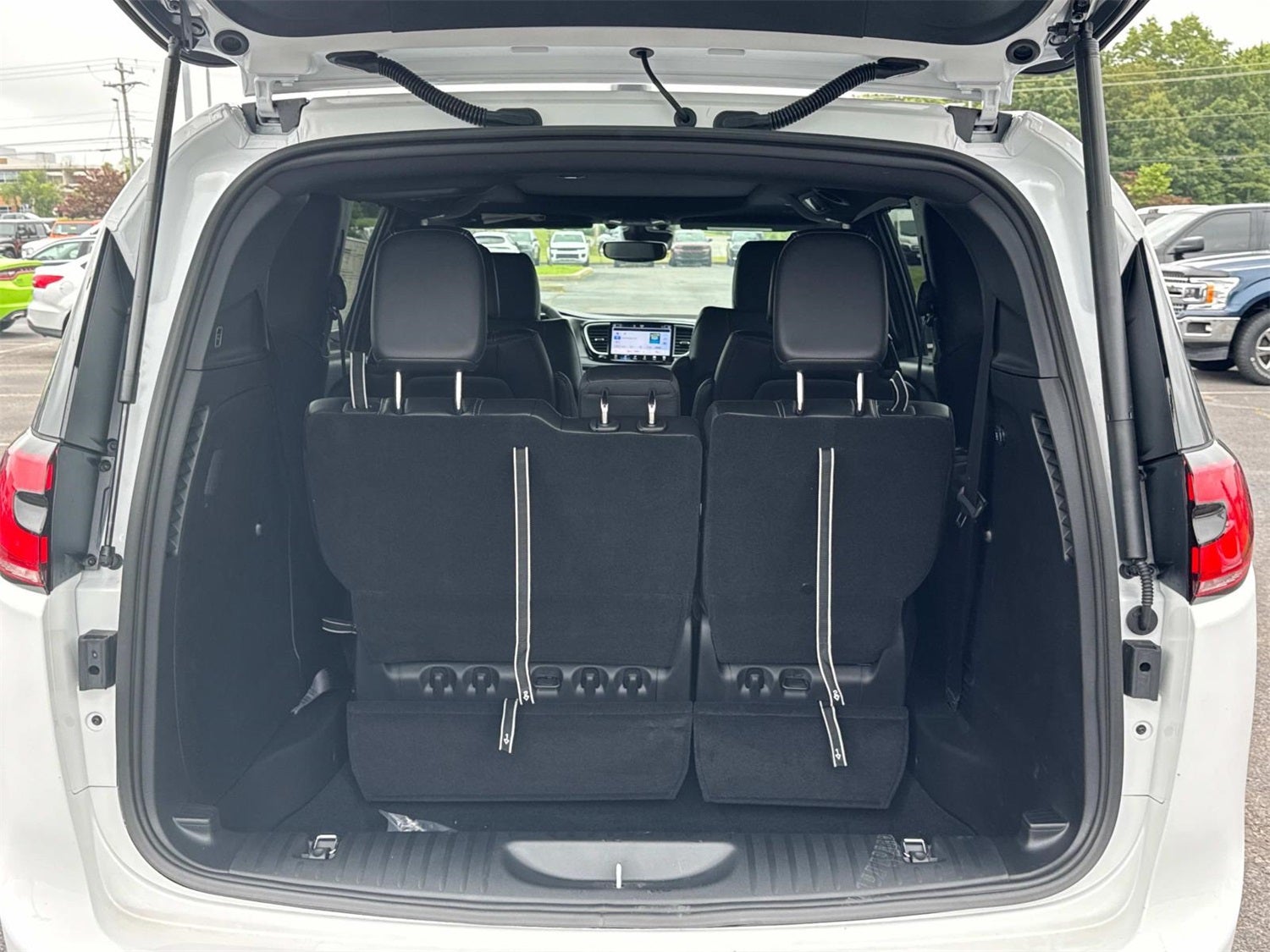 2025 Chrysler Pacifica Select