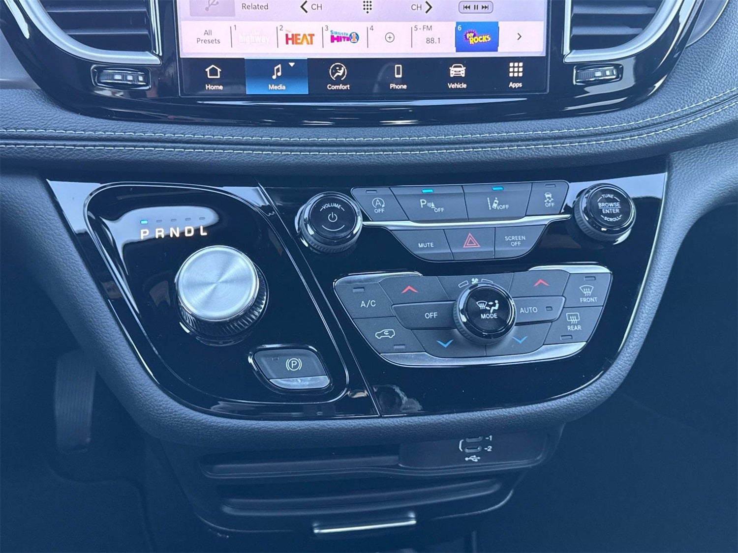 2026 Chrysler Pacifica Select