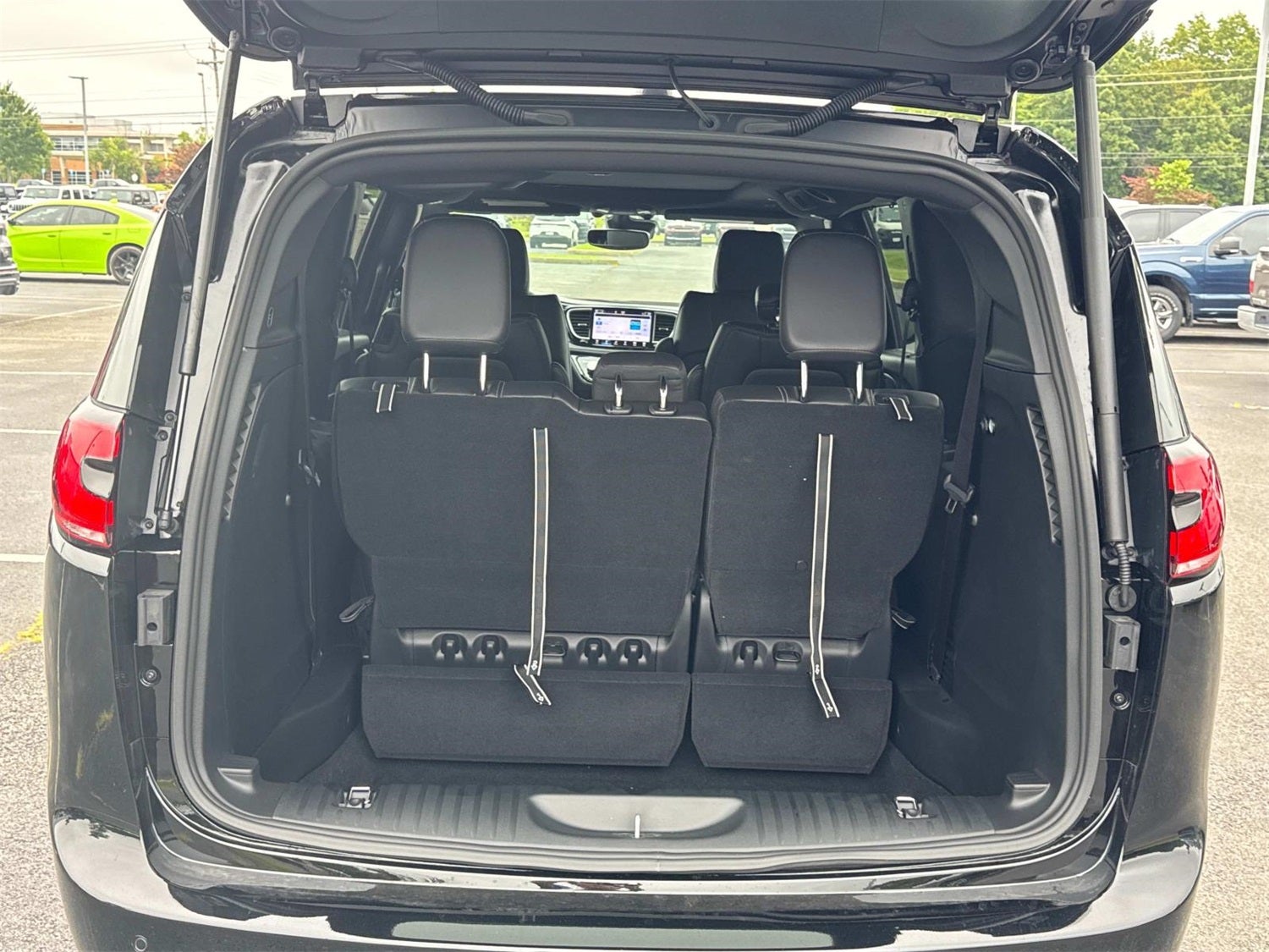 2025 Chrysler Pacifica Select