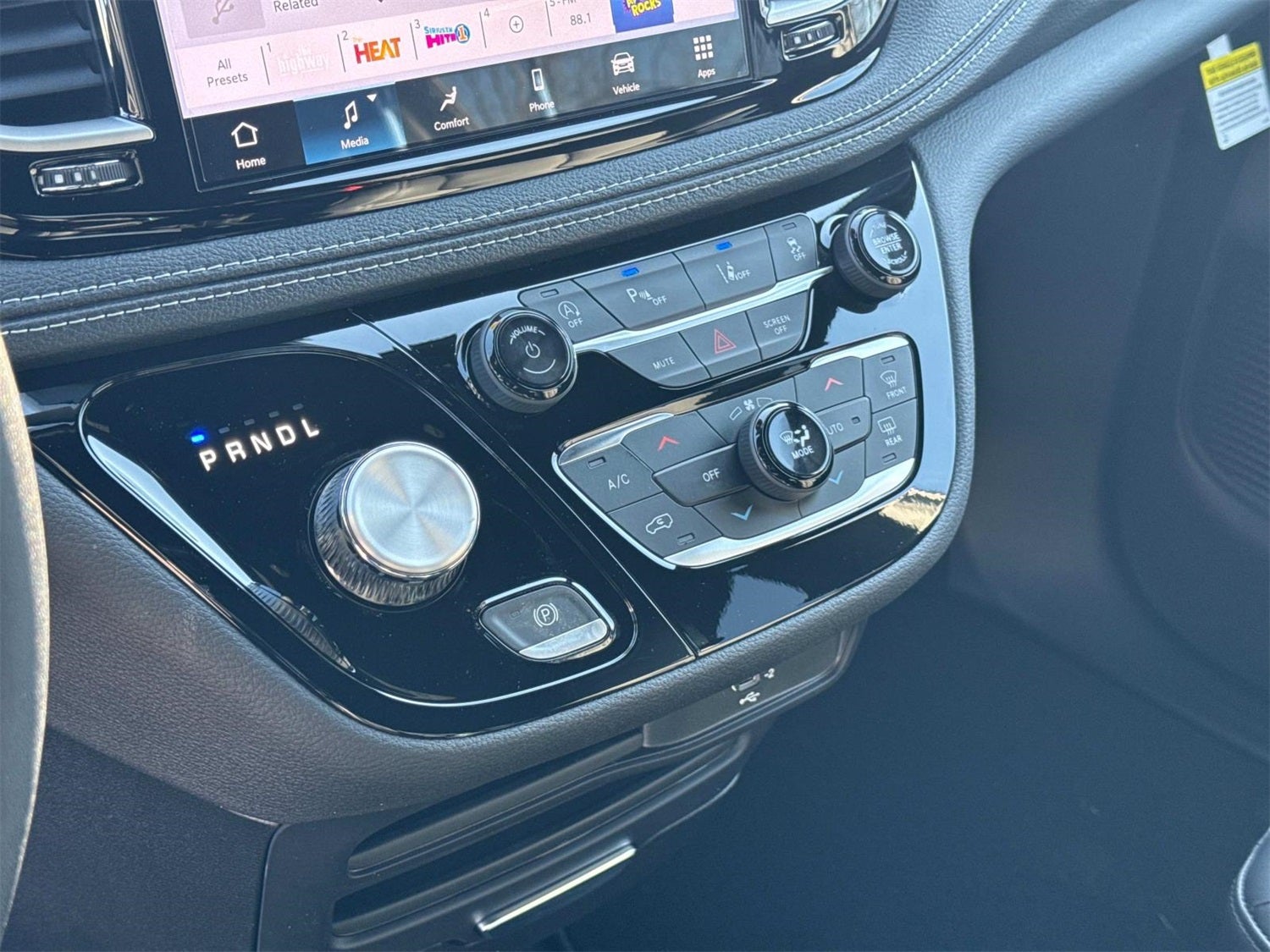 2026 Chrysler Pacifica Select