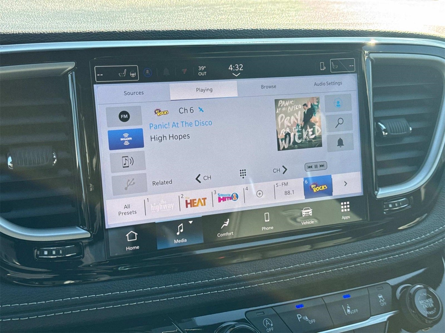 2026 Chrysler Pacifica Select