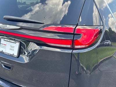 2023 Chrysler Pacifica Touring