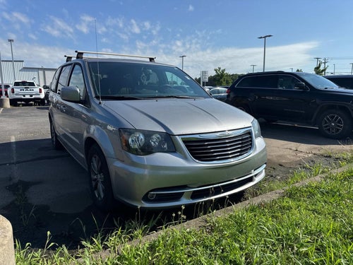 2016 Chrysler Town & Country S