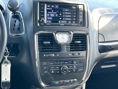 2016 Chrysler Town & Country S