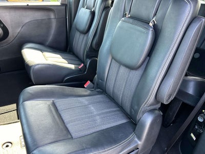 2016 Chrysler Town & Country S