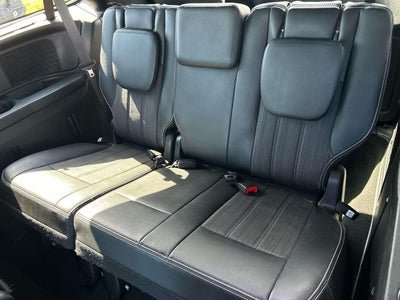 2016 Chrysler Town & Country S