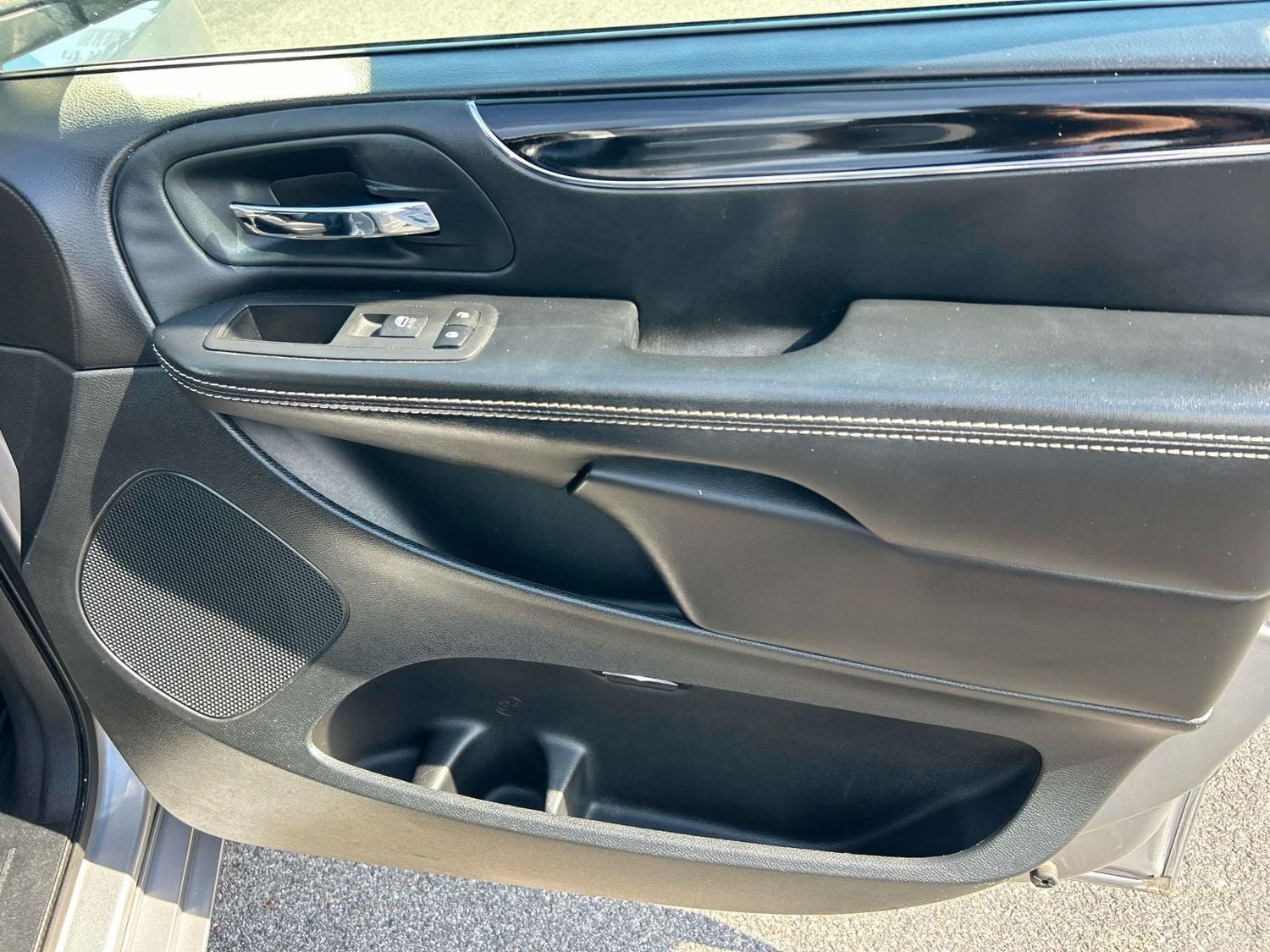 2016 Chrysler Town & Country S