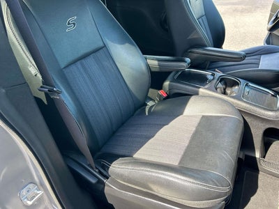 2016 Chrysler Town & Country S