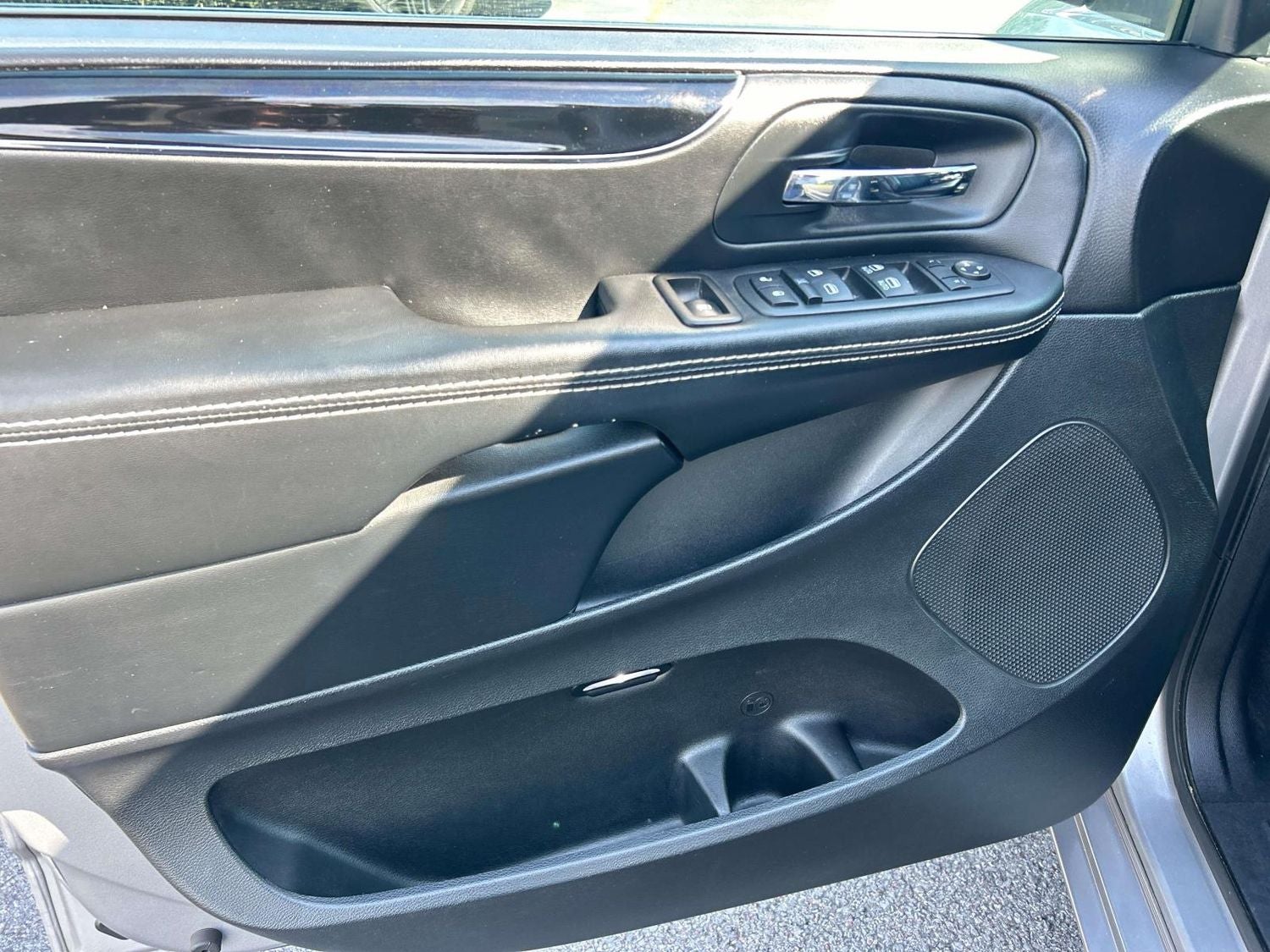 2016 Chrysler Town & Country S