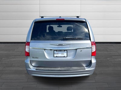 2016 Chrysler Town & Country S