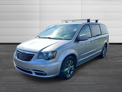 2016 Chrysler Town & Country S