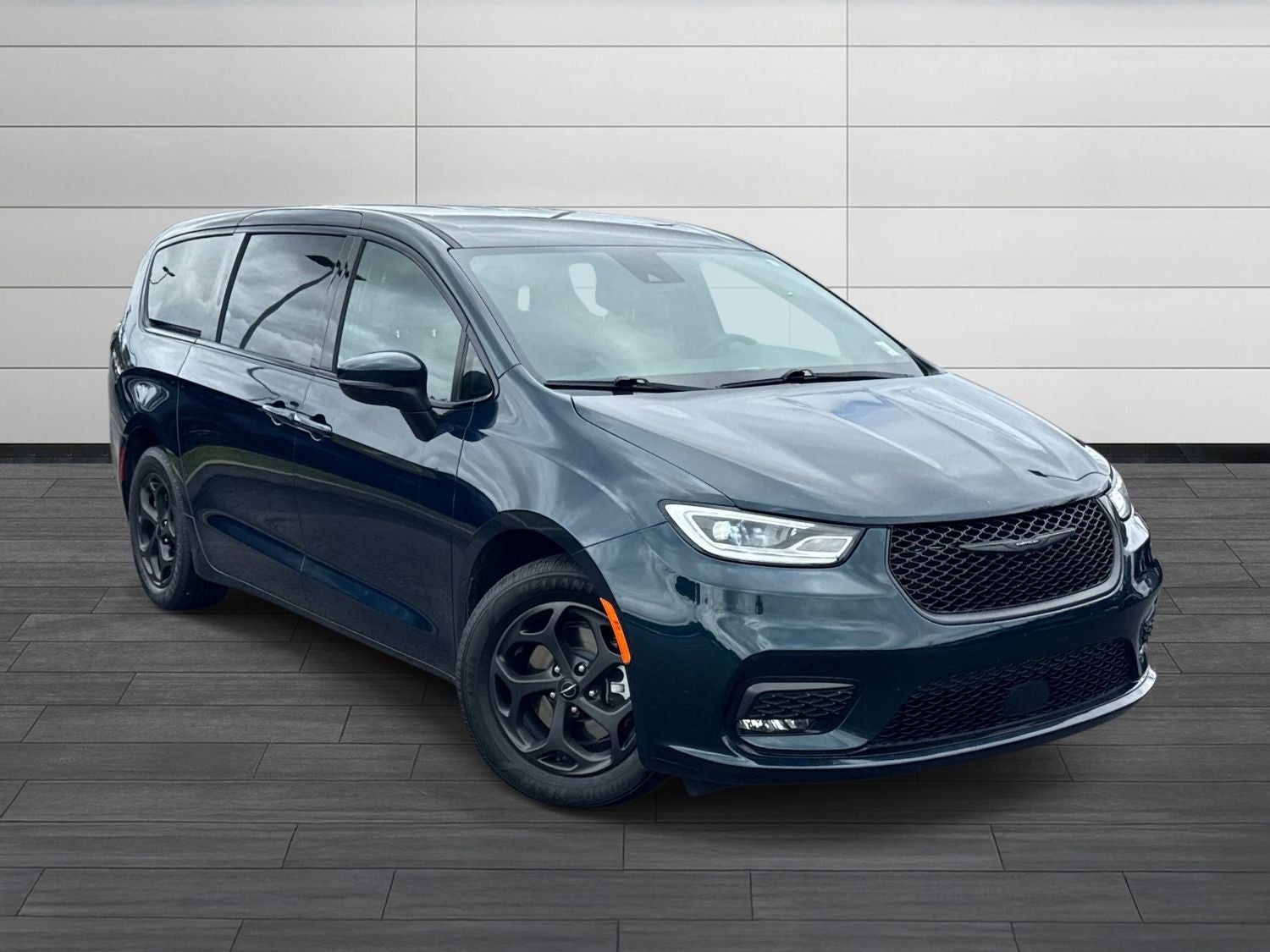 2023 Chrysler Pacifica Hybrid Touring L