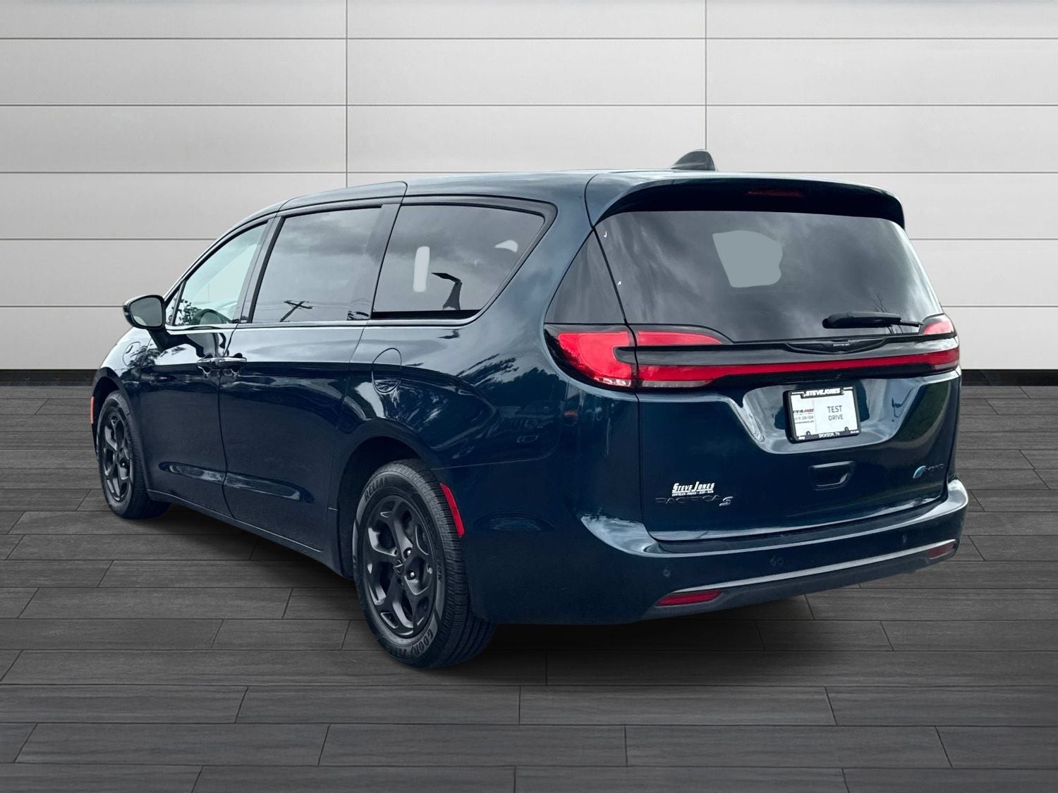 2023 Chrysler Pacifica Hybrid Touring L