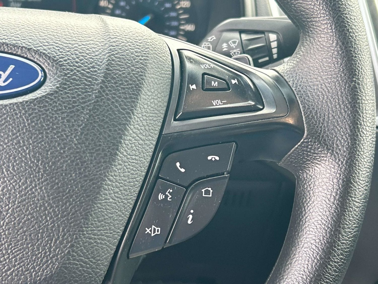 2020 Ford Edge SE