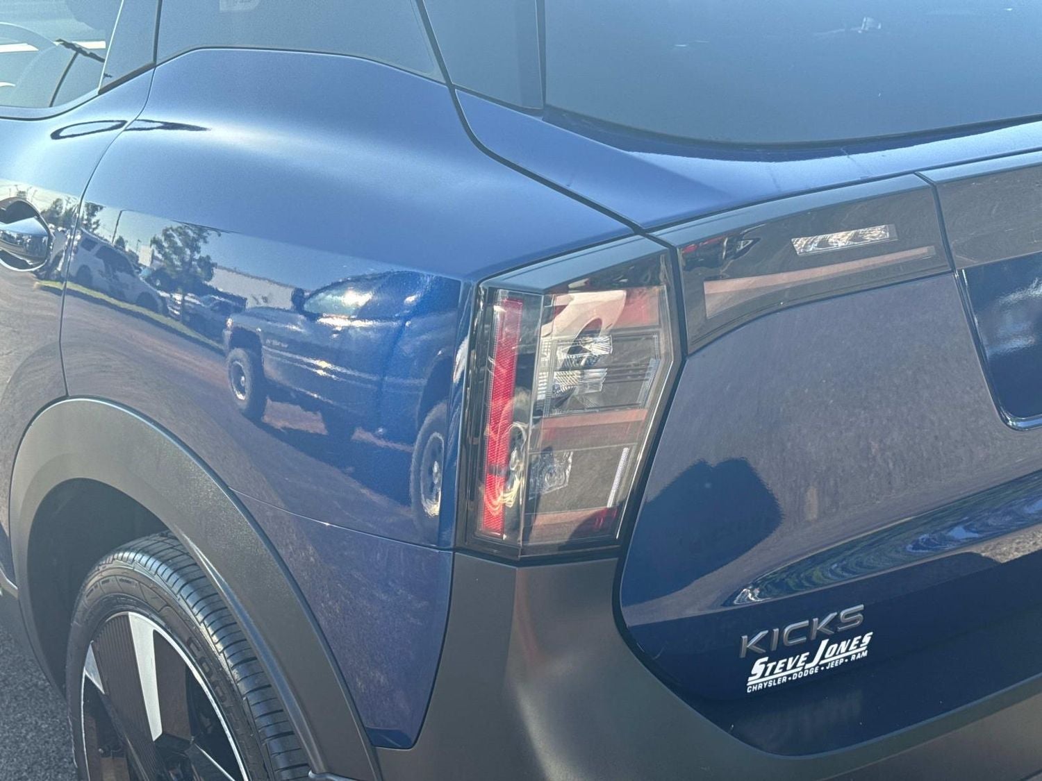 2025 Nissan Kicks SR
