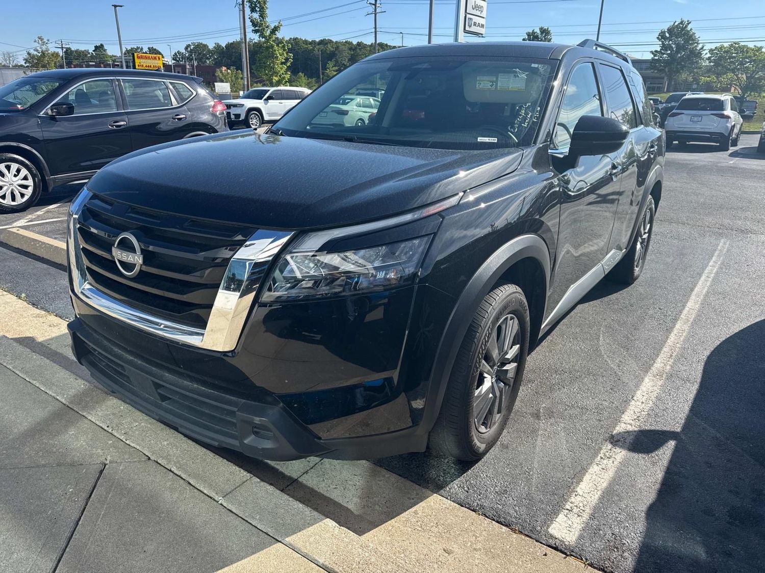 2025 Nissan Pathfinder SV