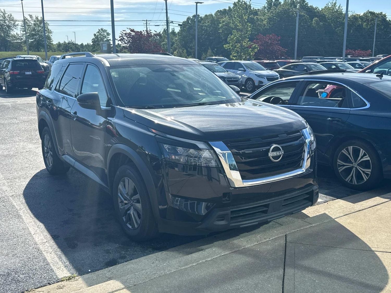 2025 Nissan Pathfinder SV