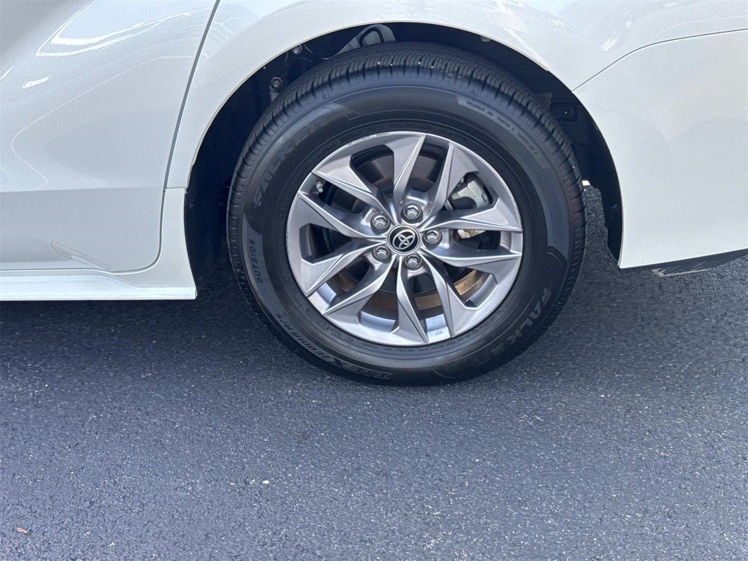 2021 Toyota Sienna XLE 8 Passenger