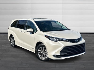 2021 Toyota Sienna XLE 8 Passenger