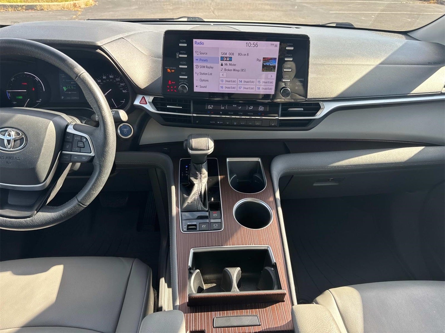 2021 Toyota Sienna XLE 8 Passenger