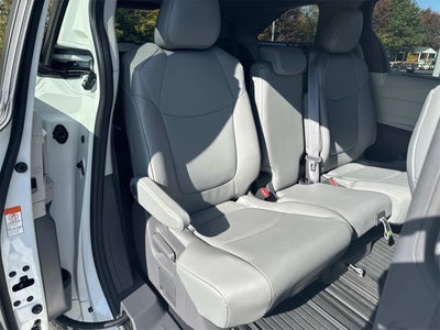 2021 Toyota Sienna XLE 8 Passenger