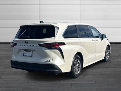 2021 Toyota Sienna XLE 8 Passenger