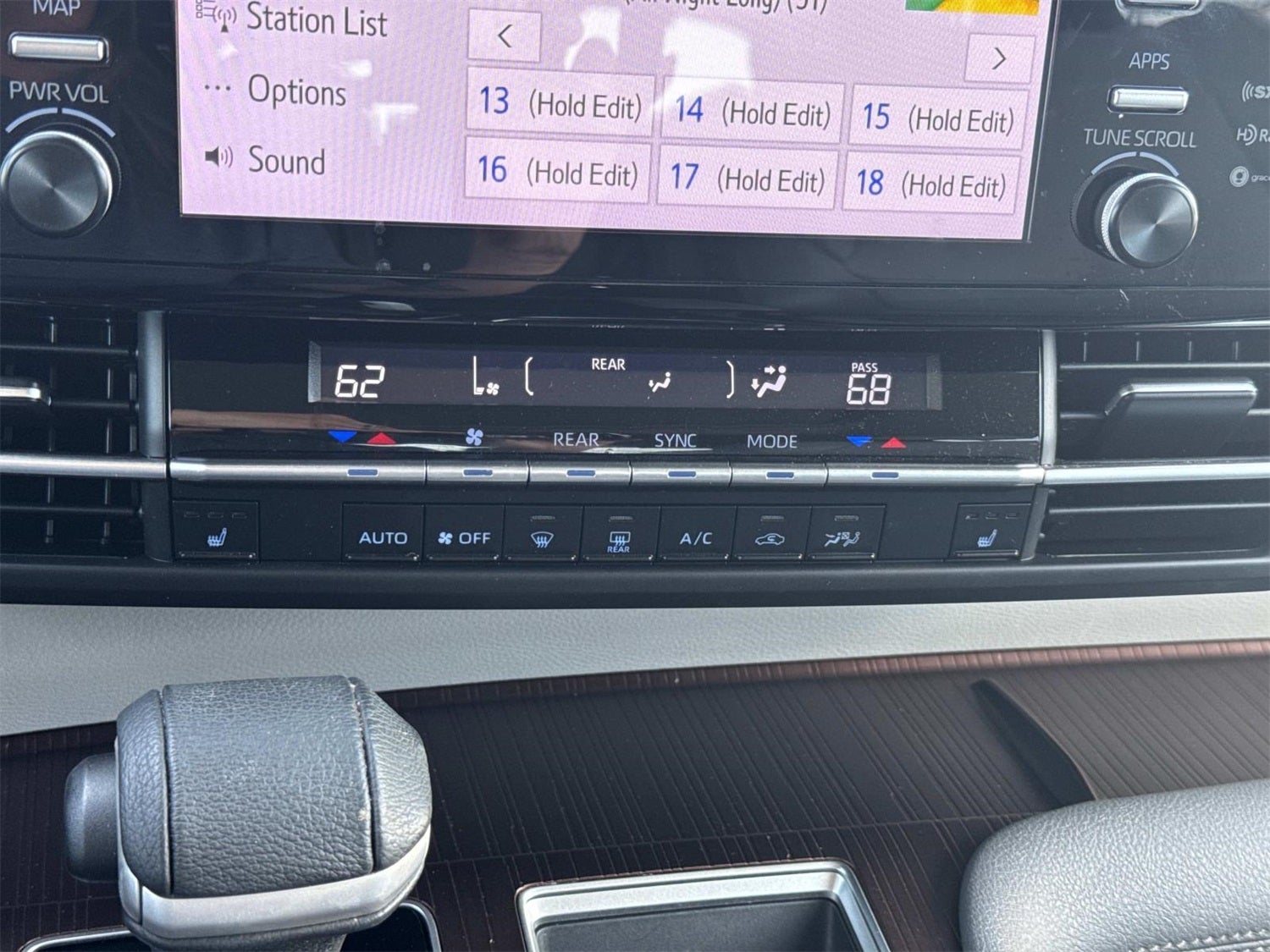 2021 Toyota Sienna XLE 8 Passenger