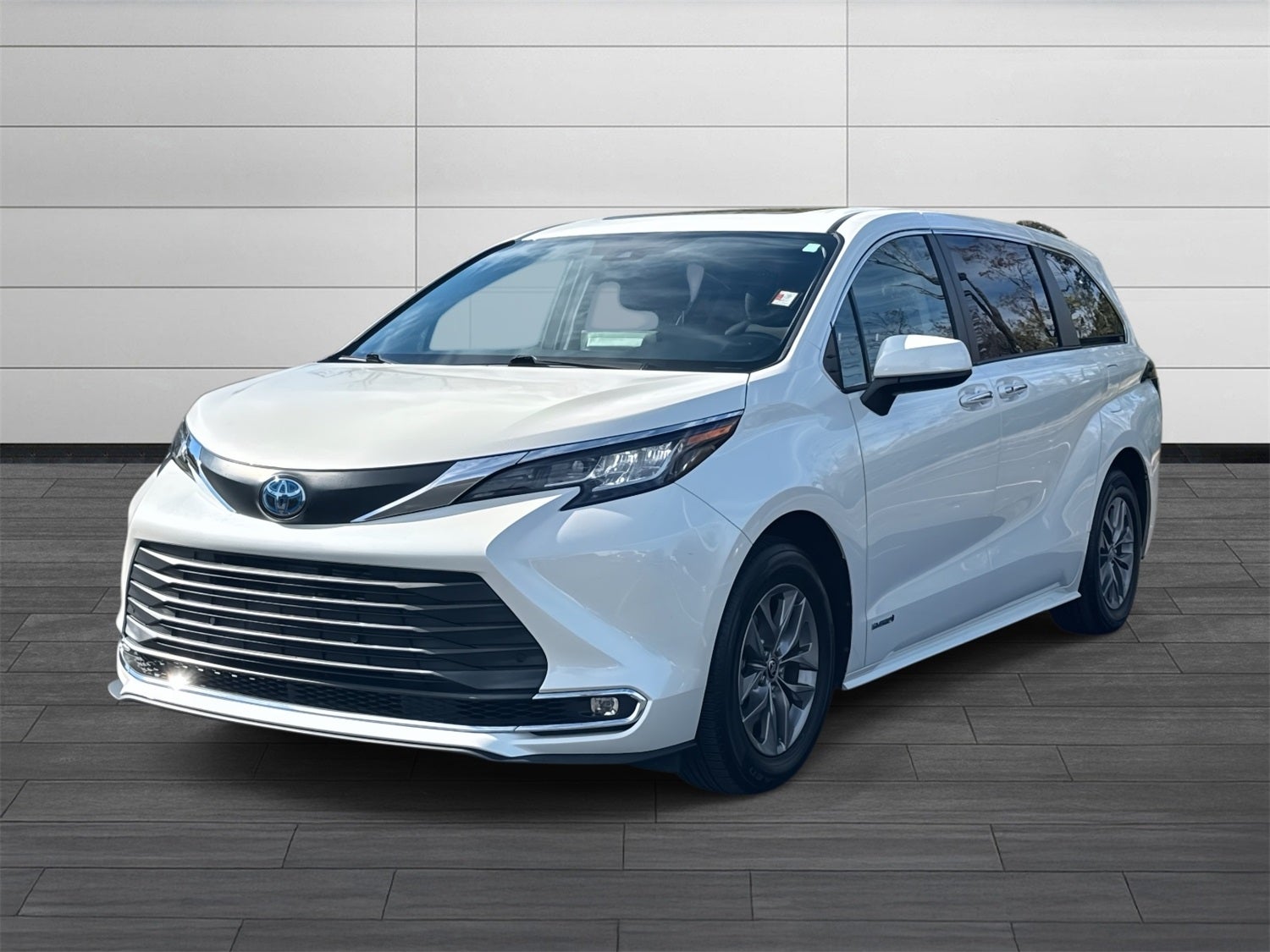 2021 Toyota Sienna XLE 8 Passenger