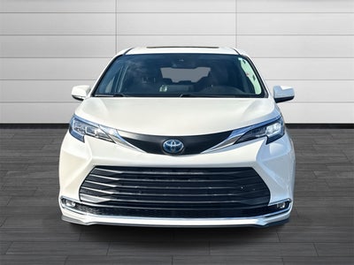 2021 Toyota Sienna XLE 8 Passenger