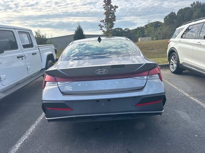 2024 Hyundai Elantra SE
