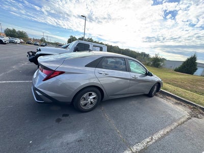 2024 Hyundai Elantra SE